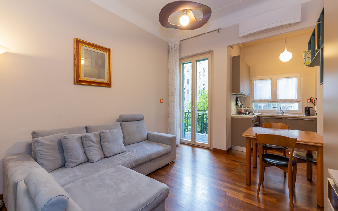 Trilocale con doppia esposizione tre balconi e ampia cantina. Ristrutturato. LUMINOSISSIMO, Via Pinturicchio, Milano.