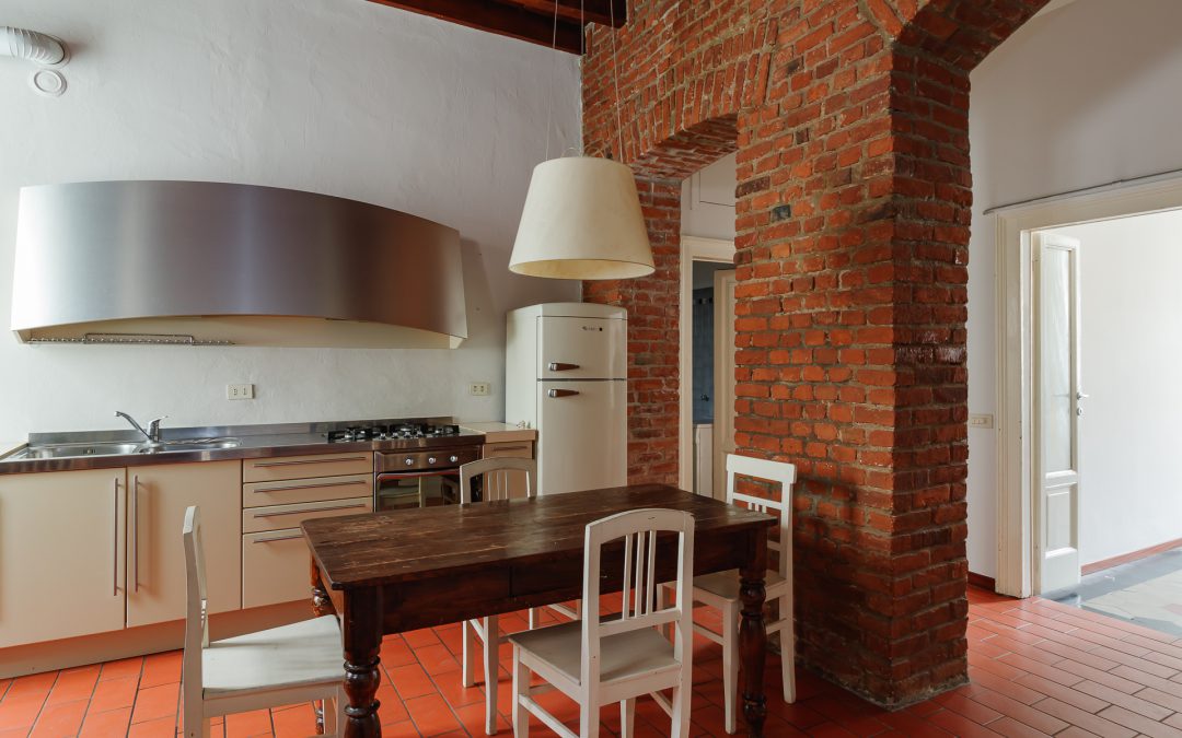 Ricercato trilocale in eccezionale contesto d’epoca, splendidi dettagli originali! Libero subito! Via Tadino, Milano.