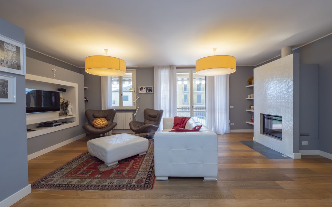 APPARTAMENTO DI 135 MQ RISTRUTTURATO, SU DUE LIVELLI CON BOX