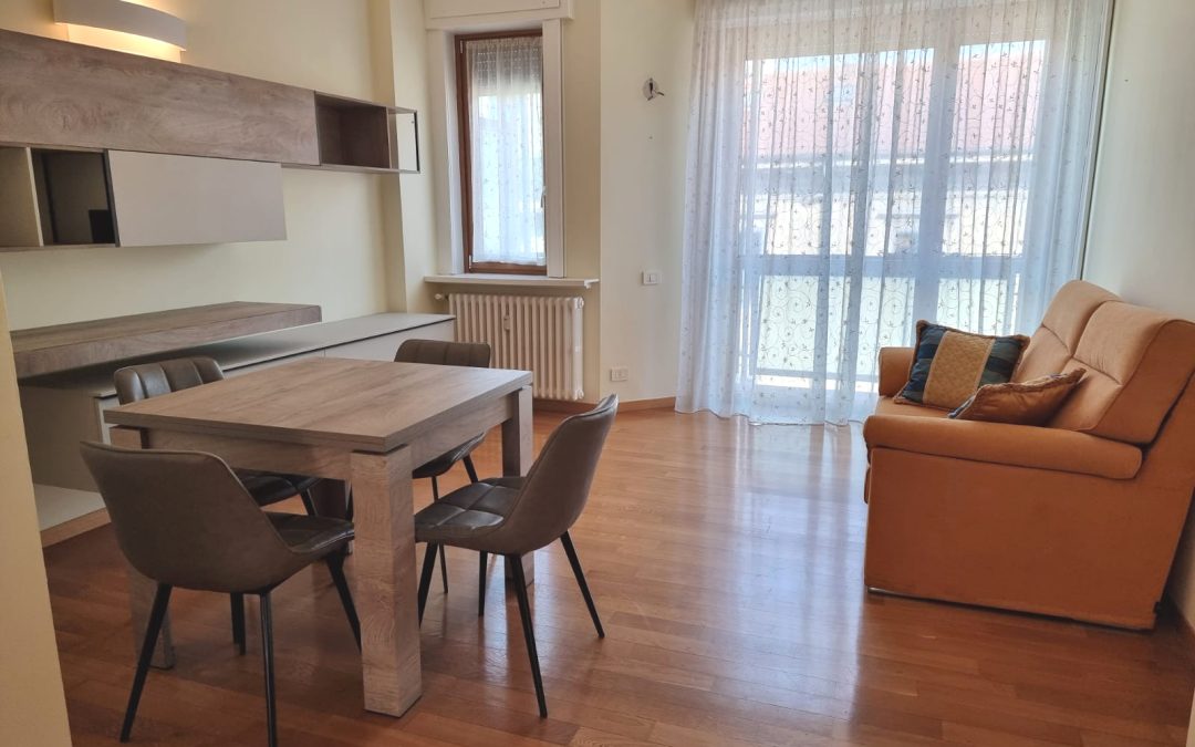 Trilocale Piano Alto con Balcone – Ristrutturato ed arredato