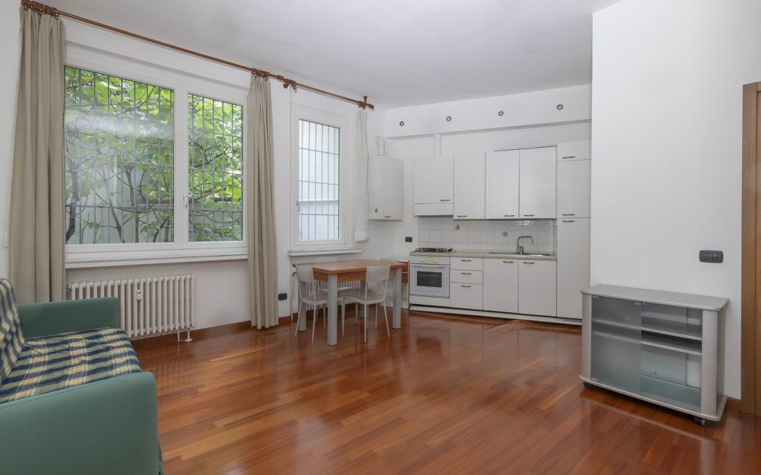 Ampio monolocale ristrutturato ed arredato. LIBERO SUBITO!!