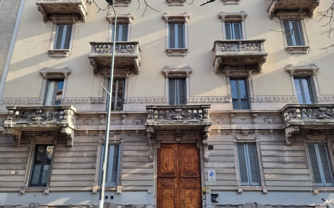 Viale Dei Mille. Magazzino in contesto d’epoca signorile.