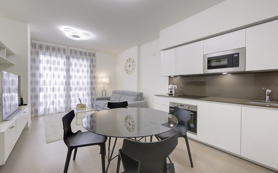 Bilocale classe A, nuovo e arredato. Via Ciro Menotti.